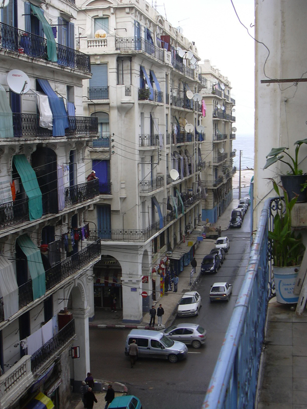 photos/2004 Alger/0212 5 rue Lestienne Balcon vers Borely la Sapie.jpg
